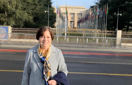 Bina Vyas, Vice-Présidente IIW 2019-2020, devant le siège européen des Nations Unies à Genève