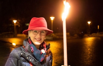 Hanna Lienhard - Une torche pour les 50 ans du suffrage féminin