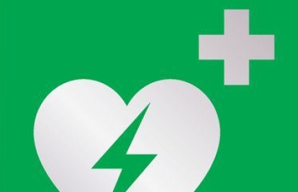 Hinweisschild Defibrillator - Quelle: Seton Switzerland