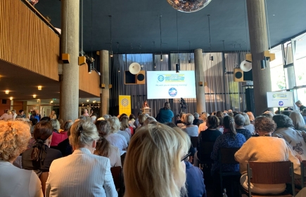 Das Inner Wheel Symposium "Stay connected" fand im House of Cultures in Berlin mit rund 400 Teilnehmerinnen statt.