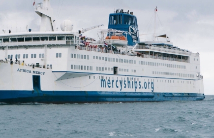Die Africa Mercy ist das grösste zivile Spitalschiff der Welt.